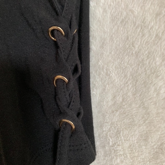 GUESS off-shoulder top - Picture 4 of 5